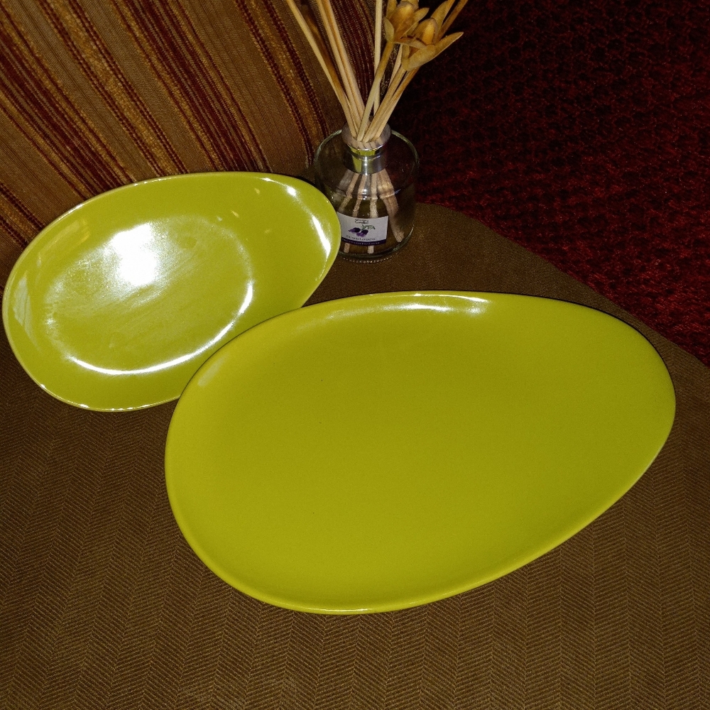Crate & Barrel Appetizer Snack Plates Oval Egg Shaped Chartreuse Green